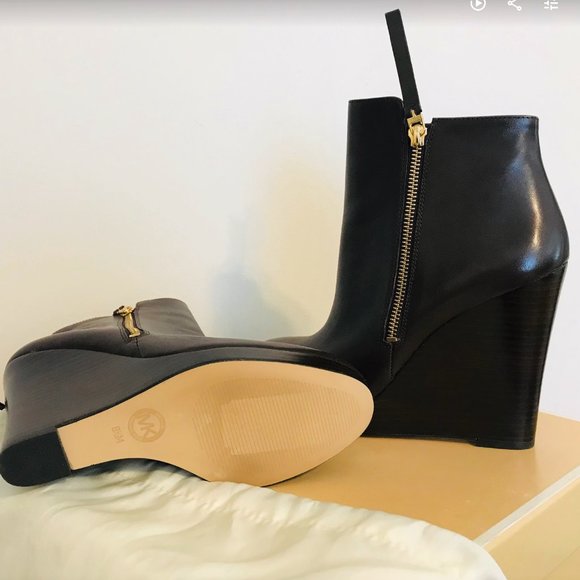 Michael Kors Clara Bootie - NEVER WORN - Picture 9 of 10